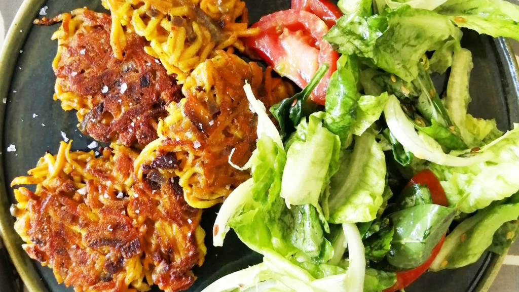 A colorful plate of healthy Weight Watchers-friendly dinner featuring grilled salmon, fresh vegetables, and lemon garnish.