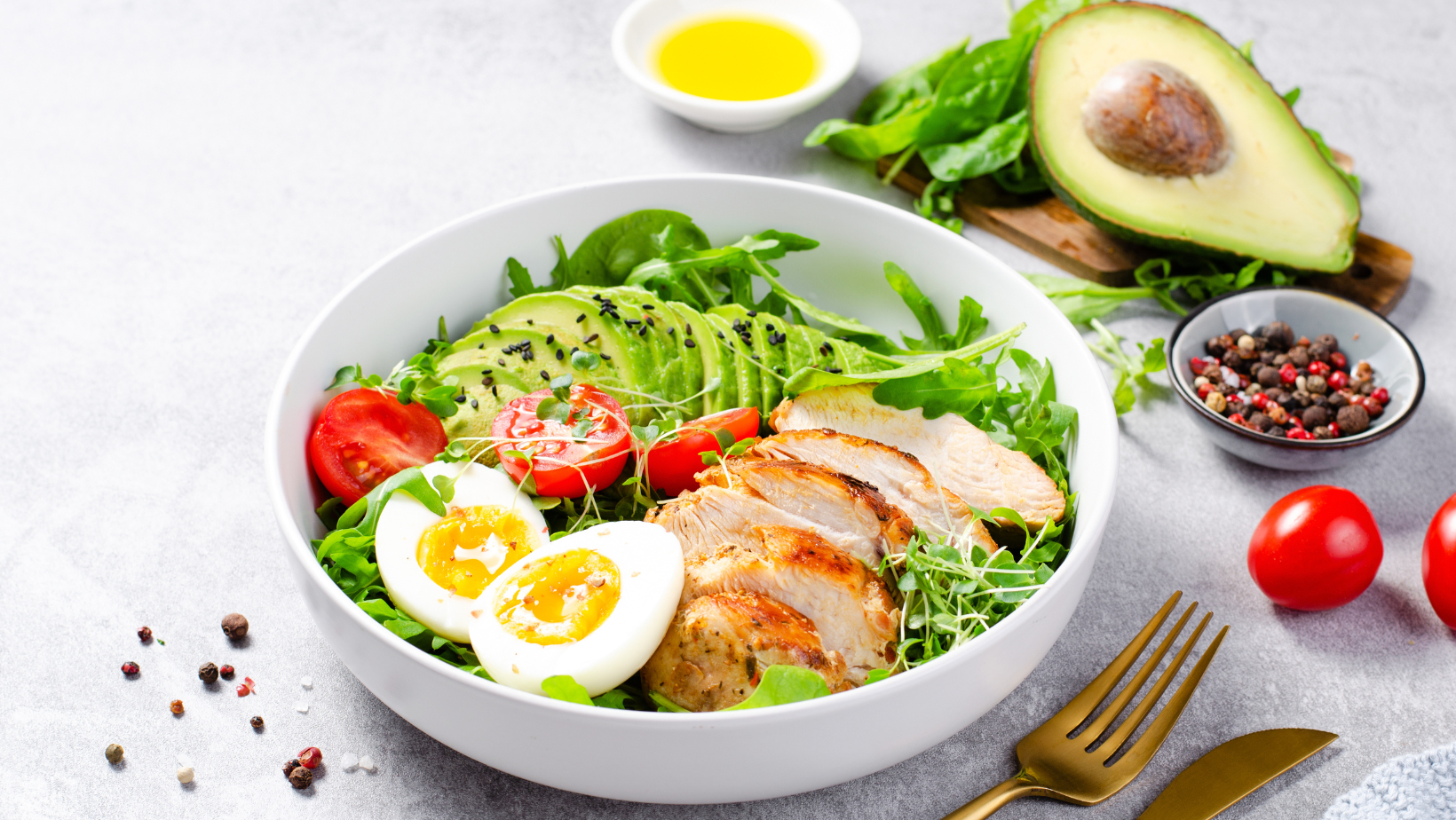 A balanced WeightWatchers meal with grilled chicken, fresh salad greens, and a light dressing.