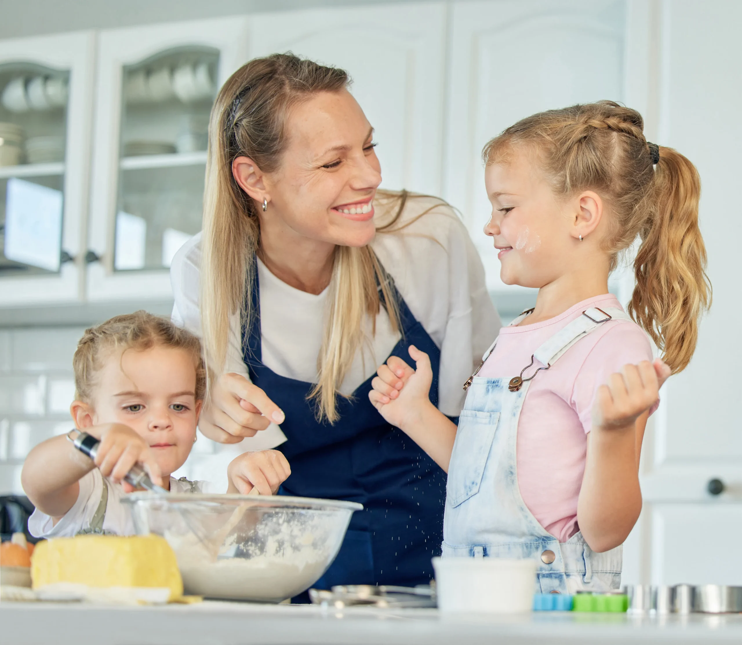 Rachel Bennet with her daughters I'm Rachel Bennet and I'm in kitchen with my lovely litlle girl and my beloved husband